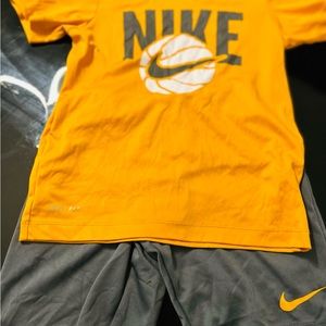 Kids size 7 Nike set